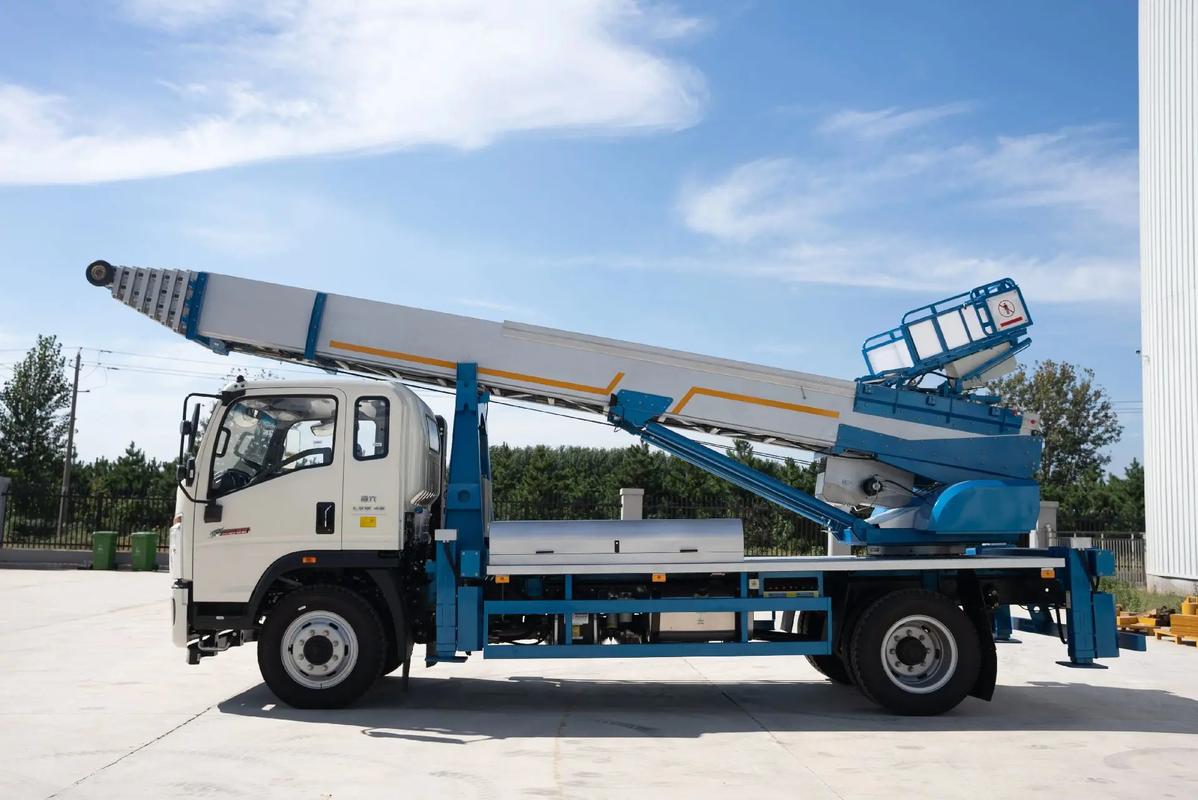 句容云梯上料车租赁费用