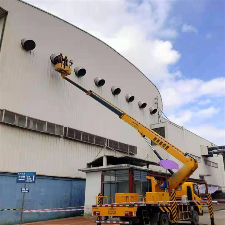 句容高空作业车出租服务：专业广告牌安装解决方案