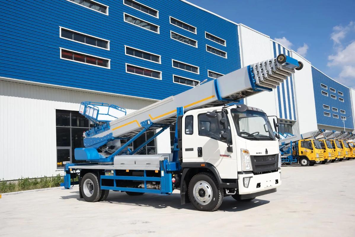 句容出租云梯车高空作业车 建筑垃圾搬运